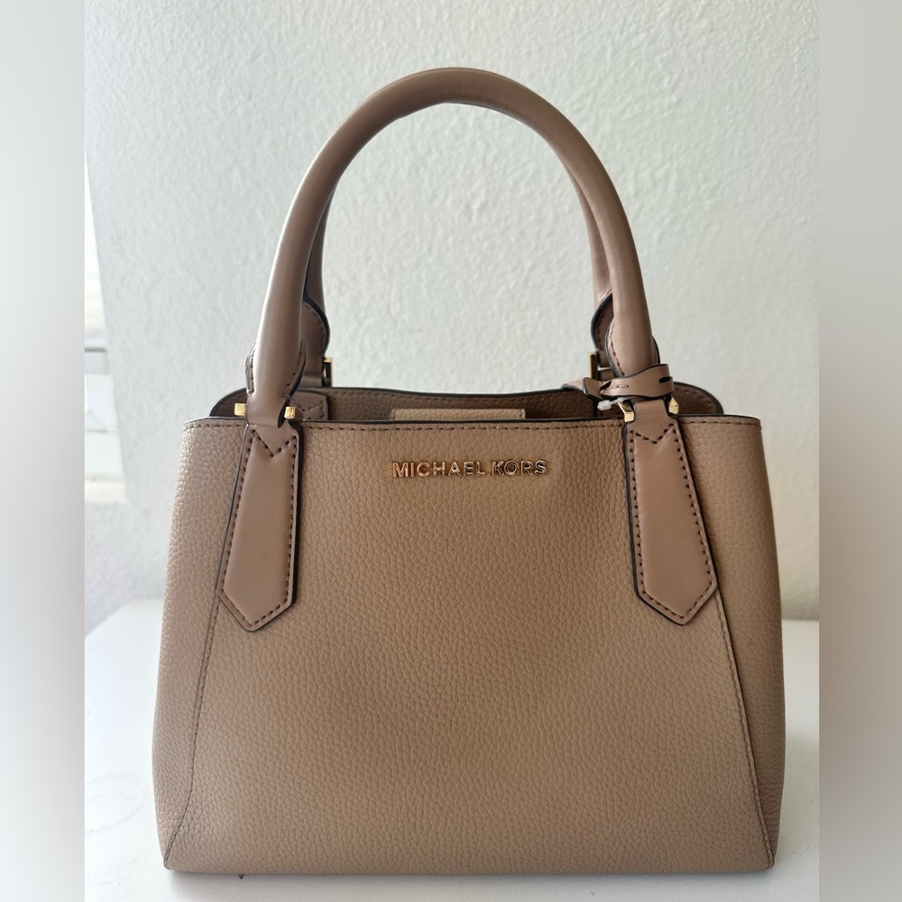 Micheal Kors Beige leather Bag